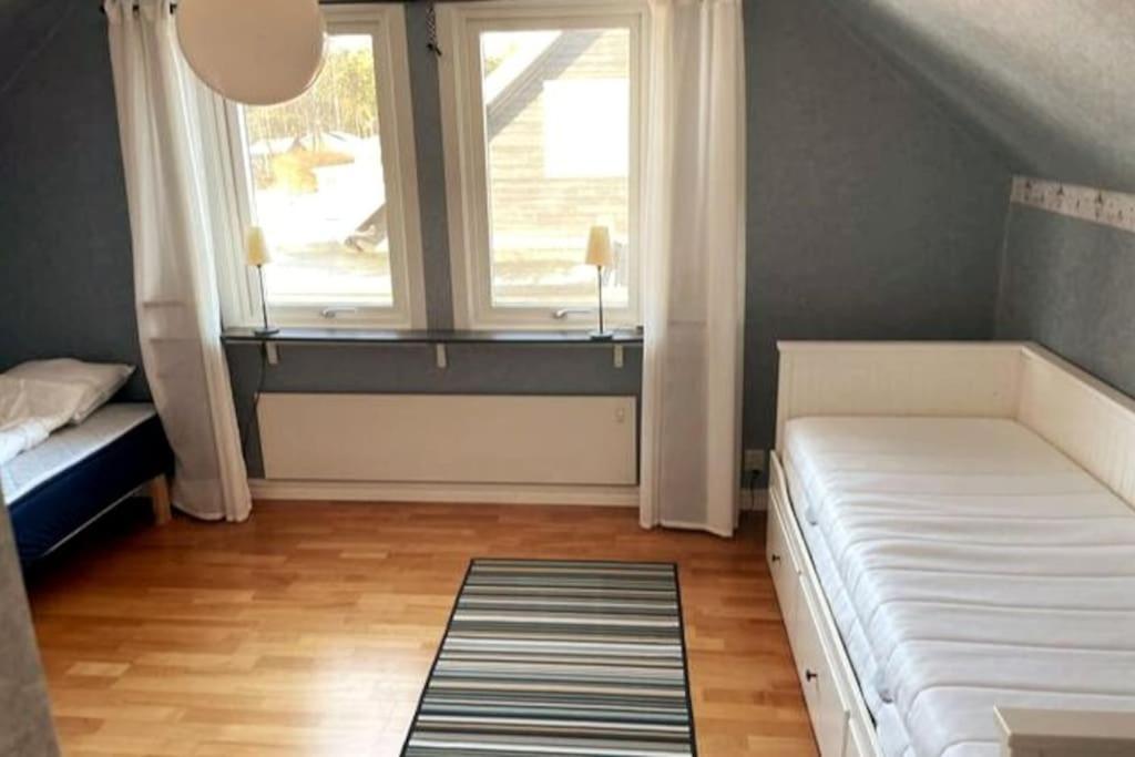 Familjevaenligt Hus Naera Isaberg! Villa Hestra Bagian luar foto