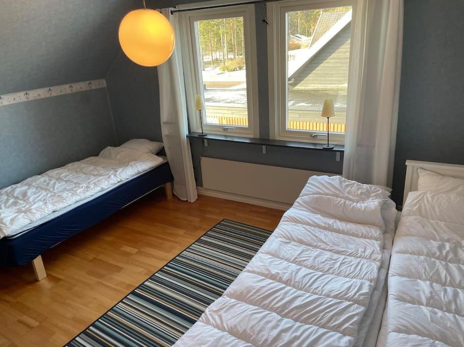 Familjevaenligt Hus Naera Isaberg! Villa Hestra Bagian luar foto