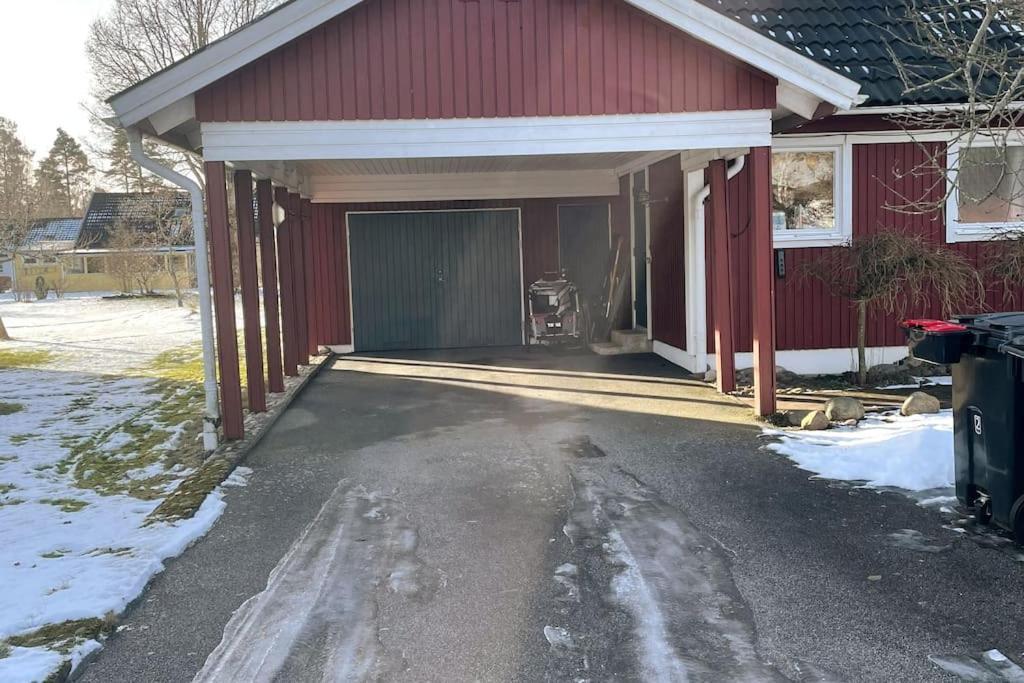 Familjevaenligt Hus Naera Isaberg! Villa Hestra Bagian luar foto