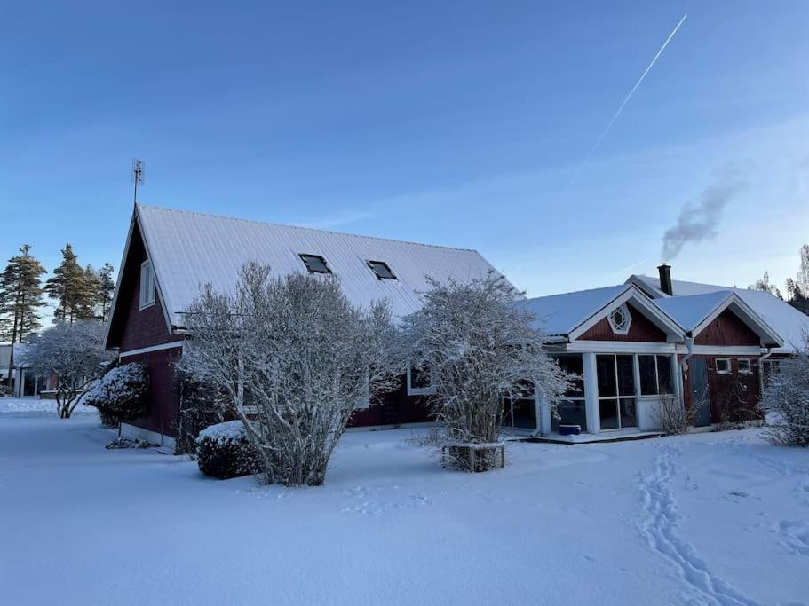 Familjevaenligt Hus Naera Isaberg! Villa Hestra Bagian luar foto