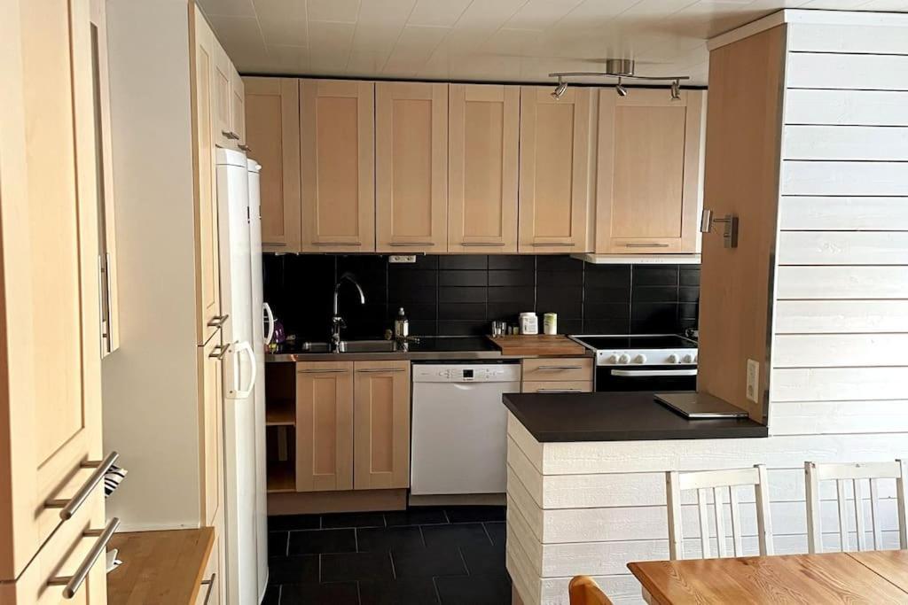 Familjevaenligt Hus Naera Isaberg! Villa Hestra Bagian luar foto